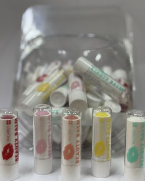 БАЛСАМ ЗА УСТНИ - 40бр  В ПРОМО СФЕРА - 5 АРОМАТА МИКС