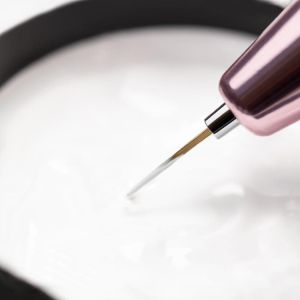 ЧЕТКА ЗА ДЕКОРАЦИЯ MOLLY NAILS С КАМЪК 9мм